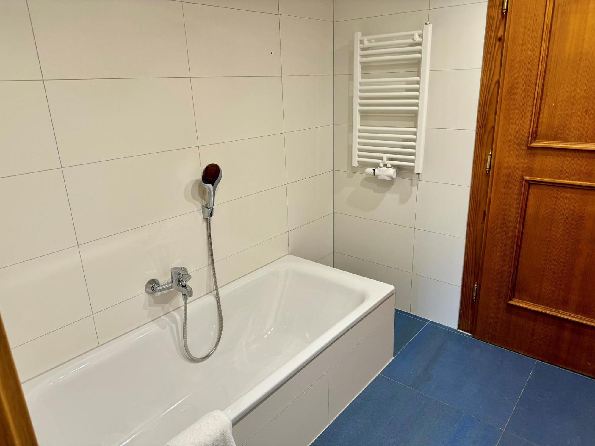 Alpenlodge, Ferienwohnung 3 Тирзе Экстерьер фото